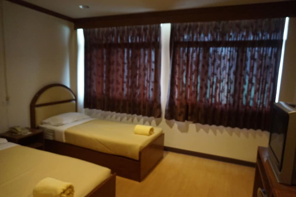 Standard Twin Bed - Aircon Room photo 3