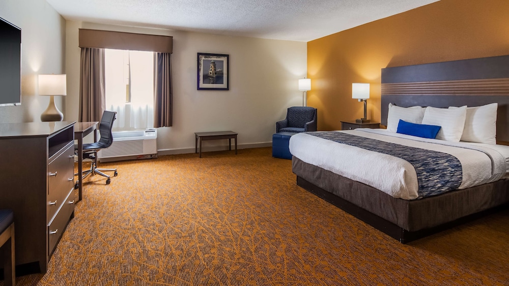 Standard Room, 1 King Bed, Accessible, Bathtub (Bathtub) - Photo 1