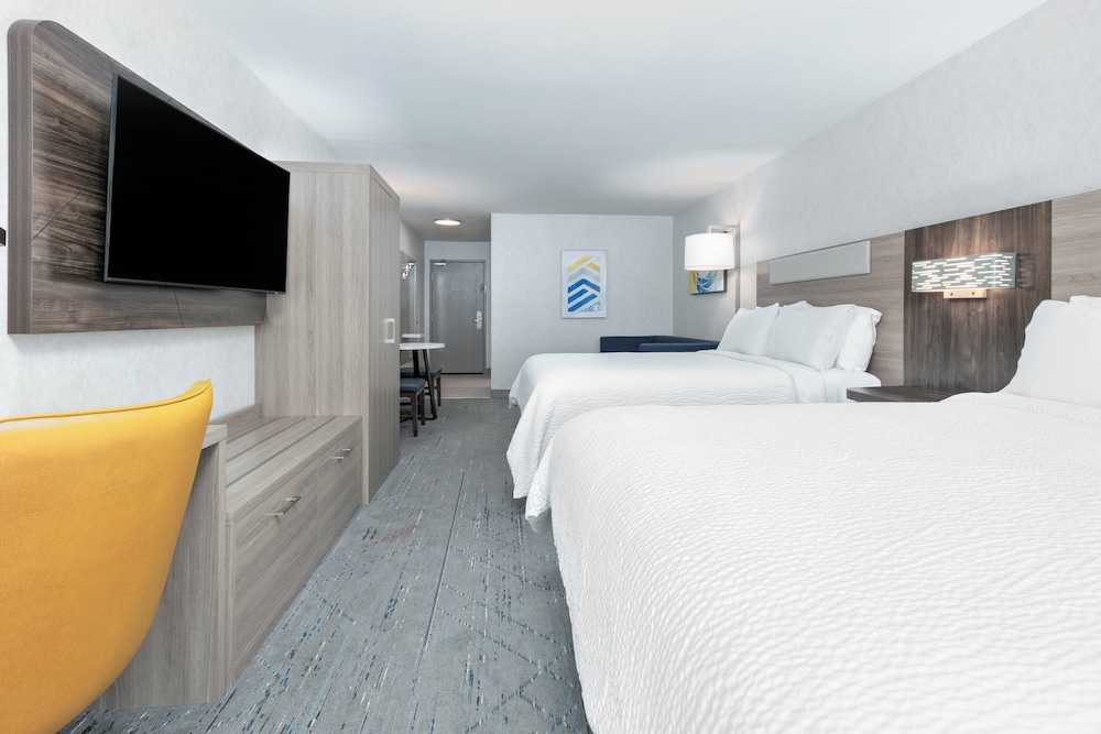Suite, Multiple Beds - Photo 9