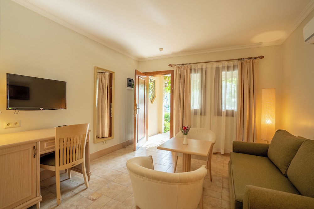 Suite - Photo 5