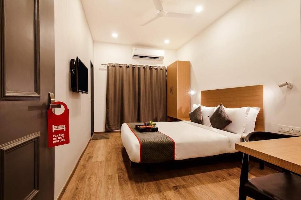 Classic Double Room, 1 Queen Bed, Private Bathroom photo 3
