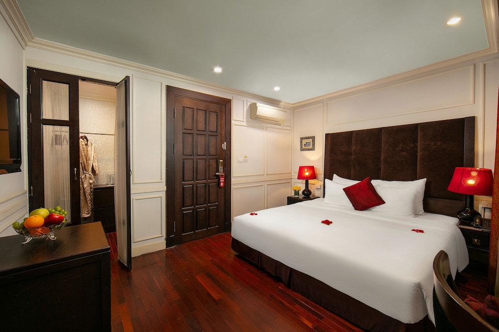 Family Room, 2 Bedrooms