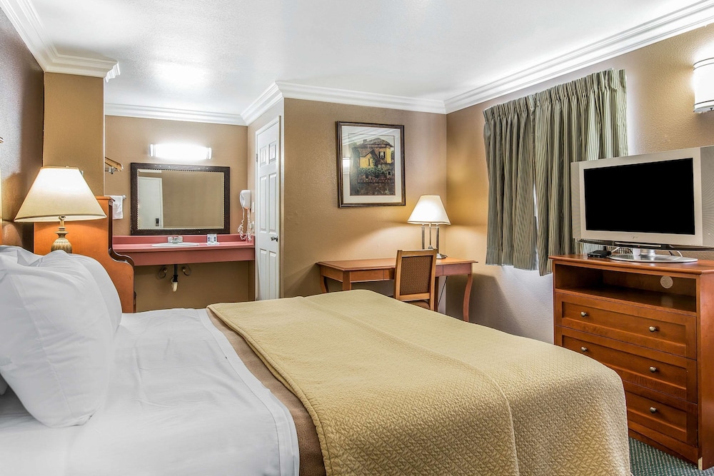 Room, 1 King Bed, Accessible, Non Smoking photo 2