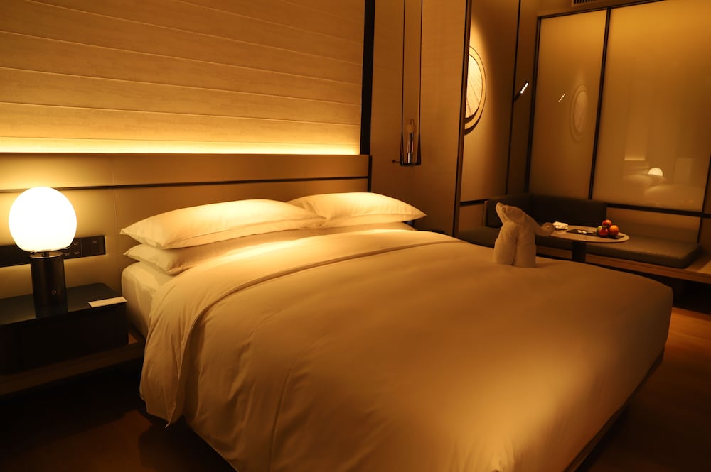 Room, 1 King Bed, City View - Photo 4