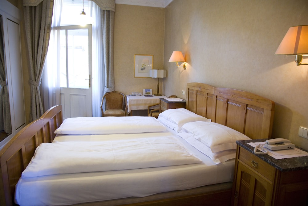 Double or Twin Room - Photo 12