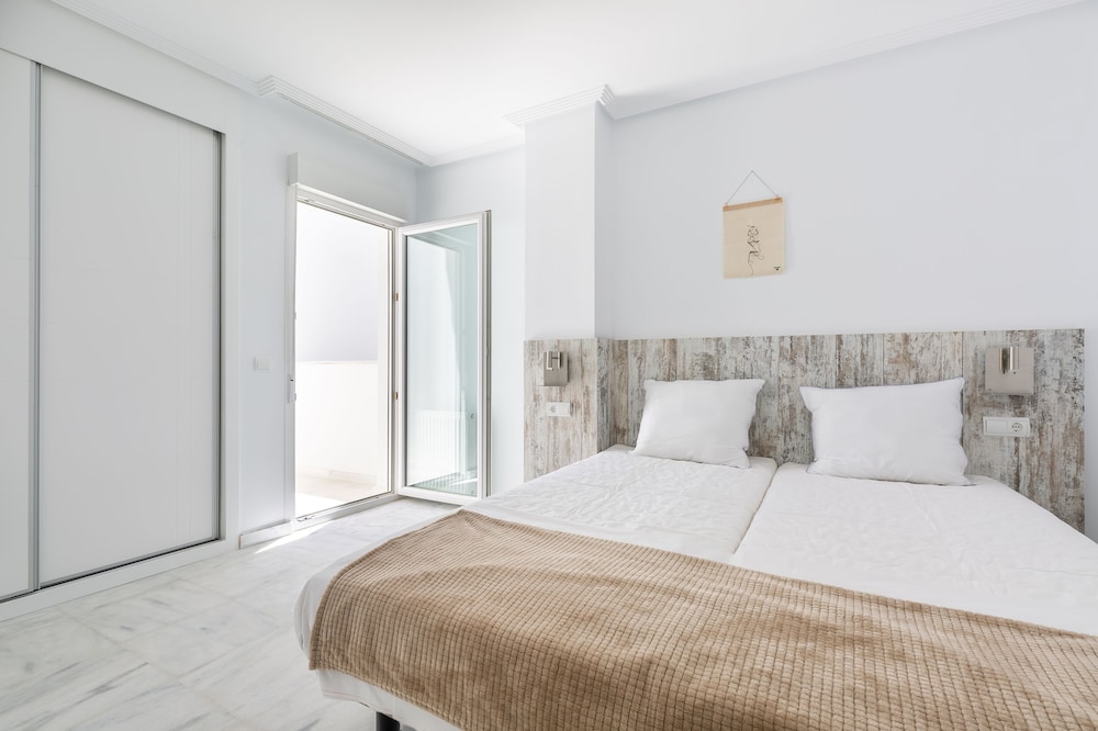 Exclusive Apartment, 2 Bedrooms, Terrace, Sea View (Fuma)