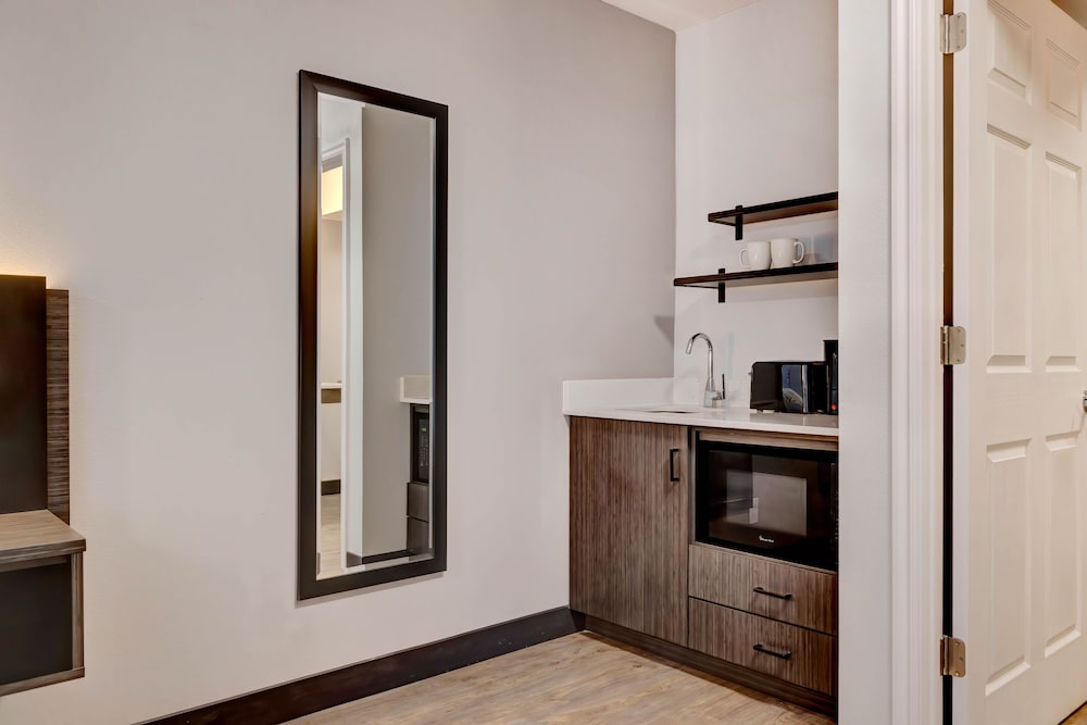 Standard Room, 2 Queen Beds, Accessible, Non Smoking - Photo 7
