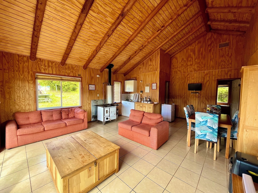Classic Cabin, 3 Bedrooms, Beach View photo 2