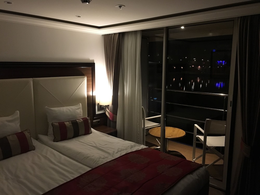Business Suite, Balcony, River View photo 2