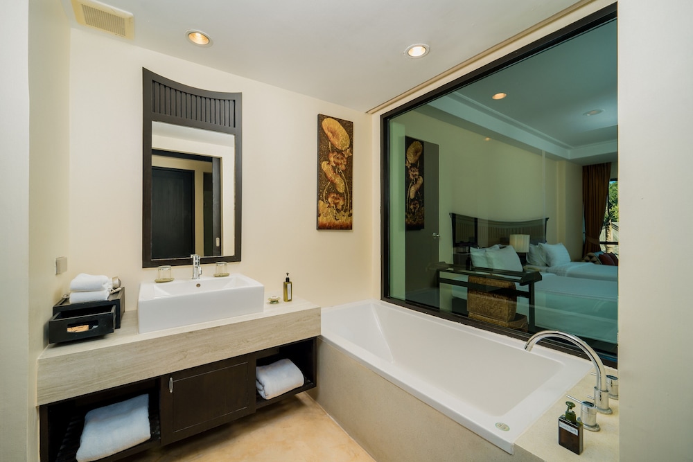 Deluxe Room - Photo 8