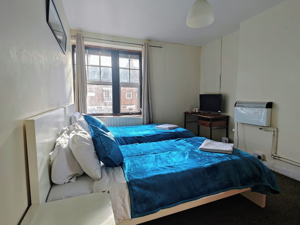 Standard Twin Room, 2 Twin Beds, Non Smoking, Ensuite - Photo 4