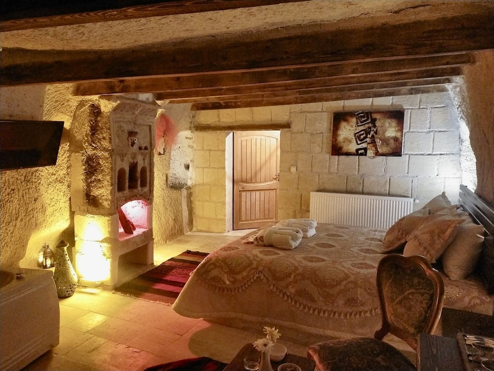 Deluxe Room - Photo 2