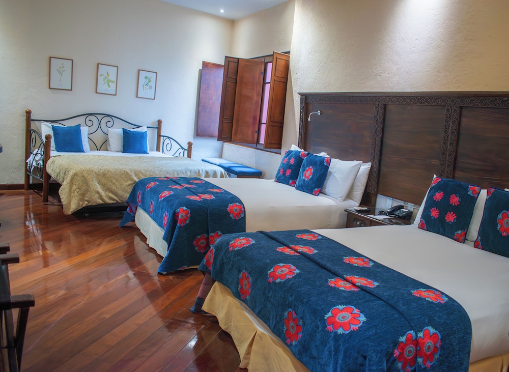 Junior Double or Twin Room photo 1
