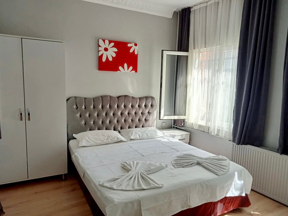 Single Room with Shared Bathroom photo 1