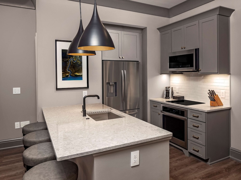 1 Bedroom, 1 King Suite, Accessible (Hearing) thumbnail 6
