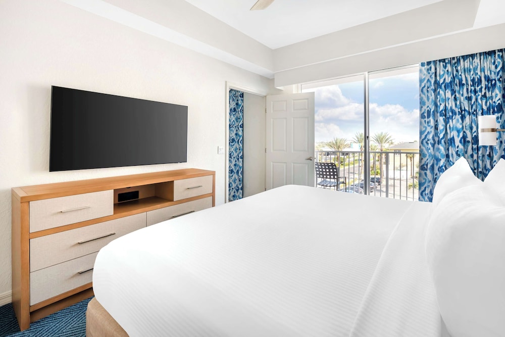1 BEDROOM 1 KING SUITE WITH BALCONY photo 1