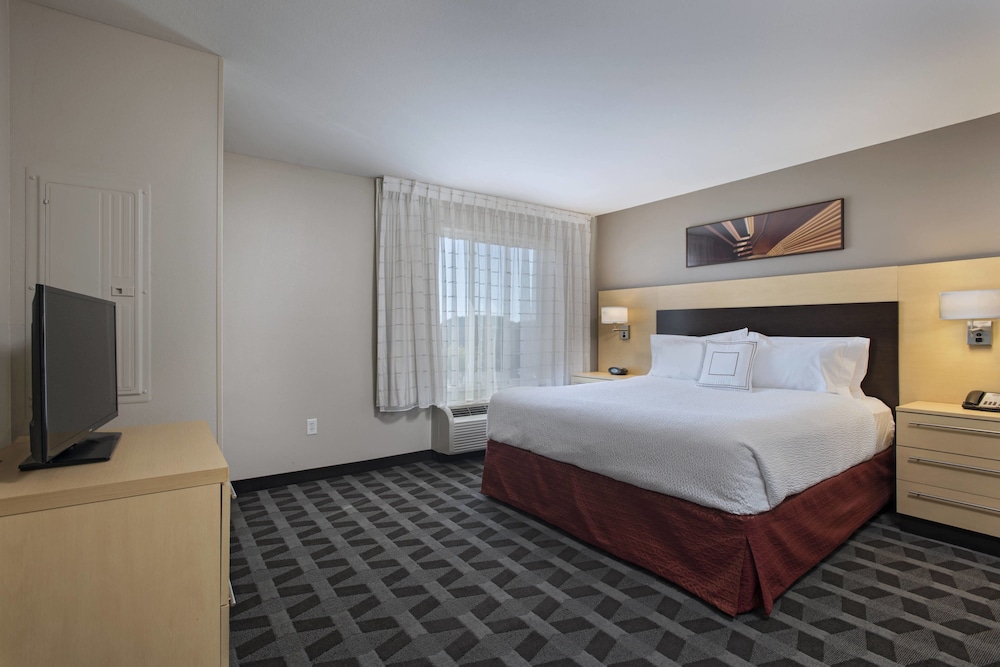 Studio, 1 Queen Bed (Mobility/Hearing Access, Roll-In Shwr) - Photo 1