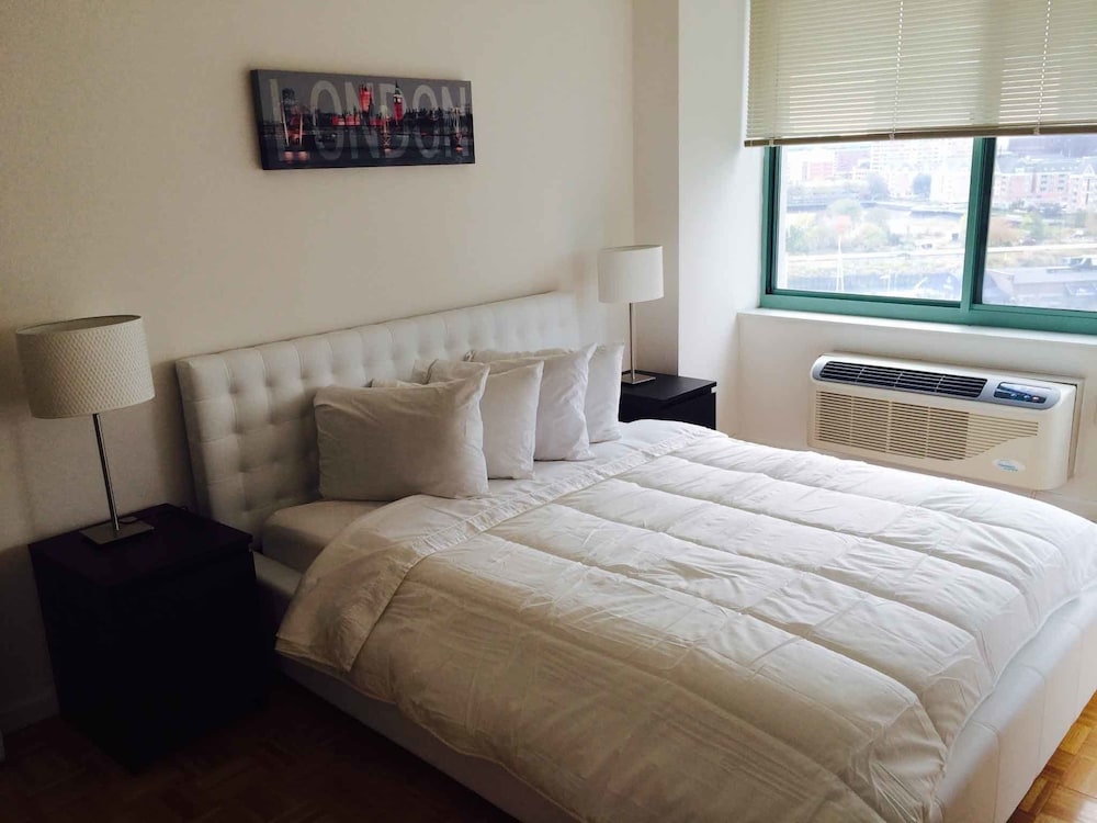 Premium Apartment, 3 Bedrooms, Accessible, City View photo 2