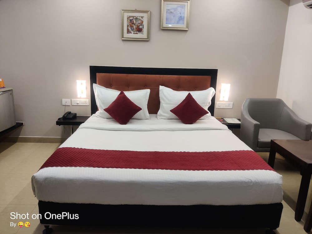 Business Room, City View