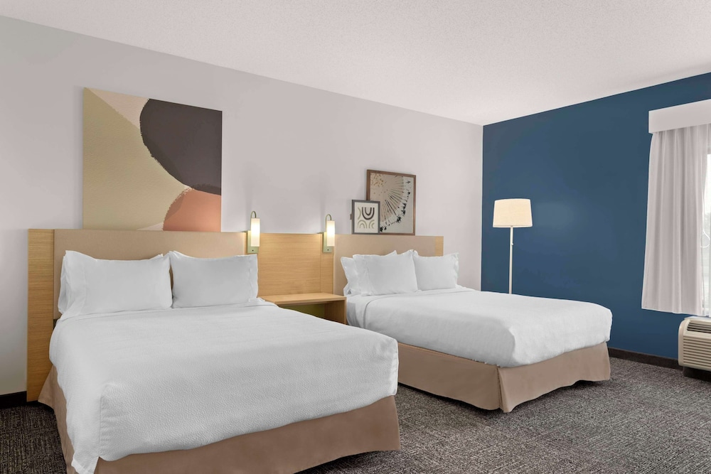 Room, 2 Queen Beds, Accessible (Mobility & Hearing, Roll-in Shower)