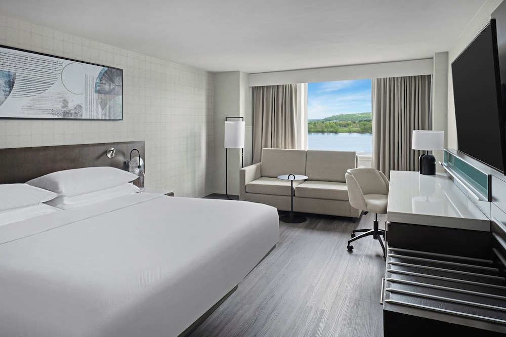 Room, 1 King Bed with Sofa bed, River View - Photo 1