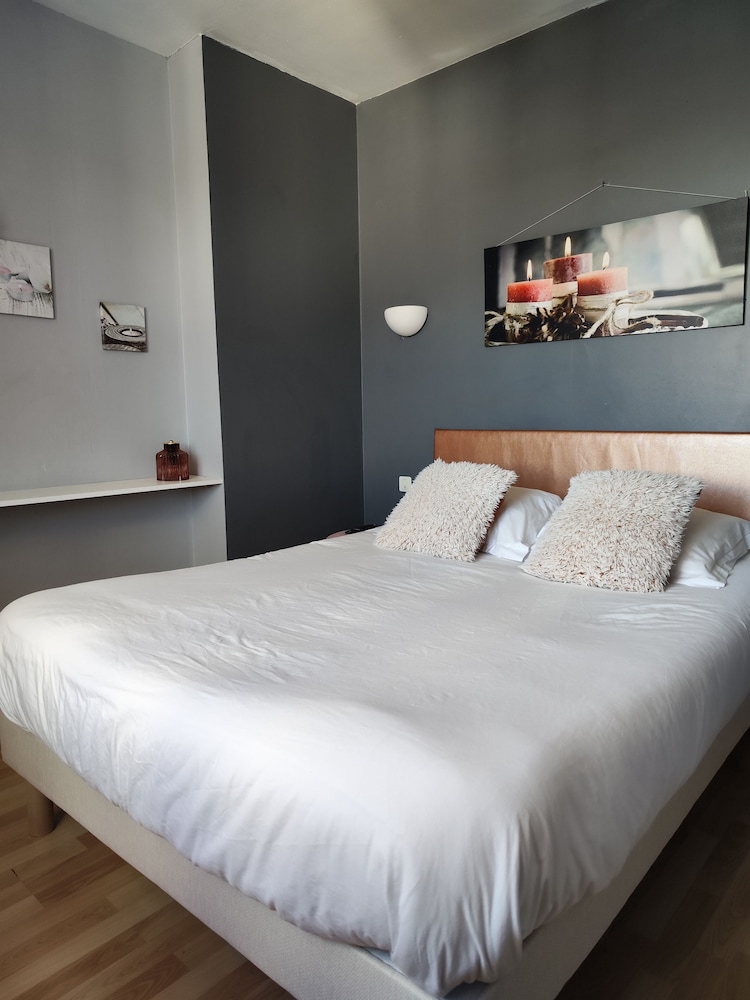Double Room - Photo 13