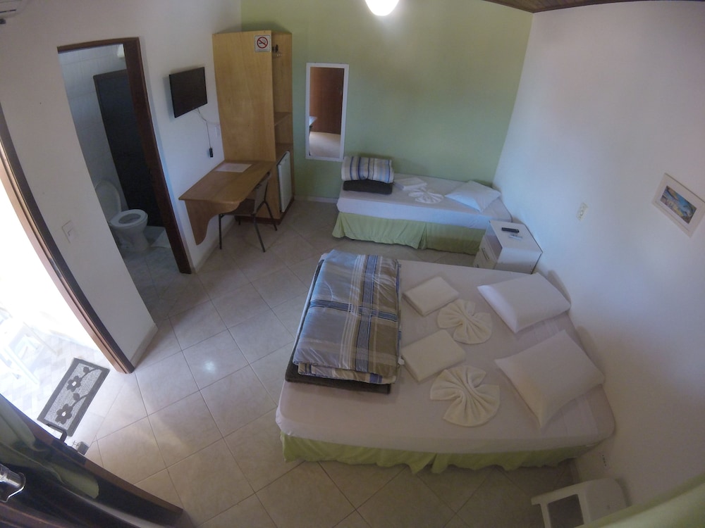 Deluxe Triple Room, 1 Bedroom, Private Bathroom photo 2