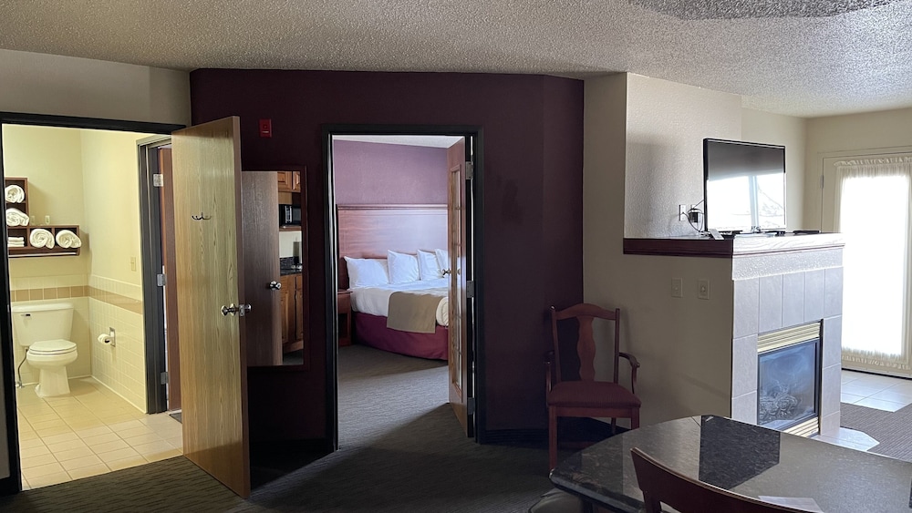 Family Suite, 1 King Bed, Non Smoking, Fireplace (2 Room, Kitchen) - Photo 1