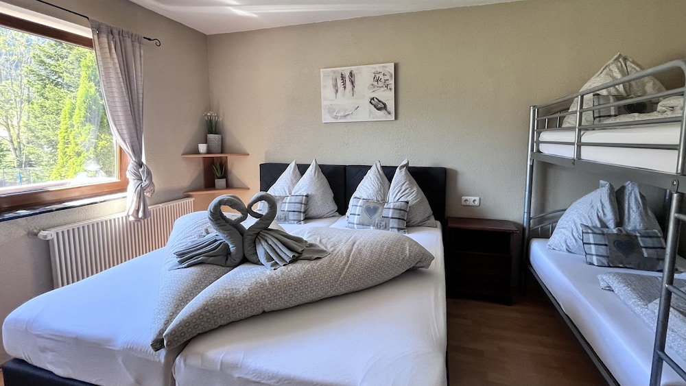 Apartment, 2 Bedrooms, Balcony, Mountain View photo 2