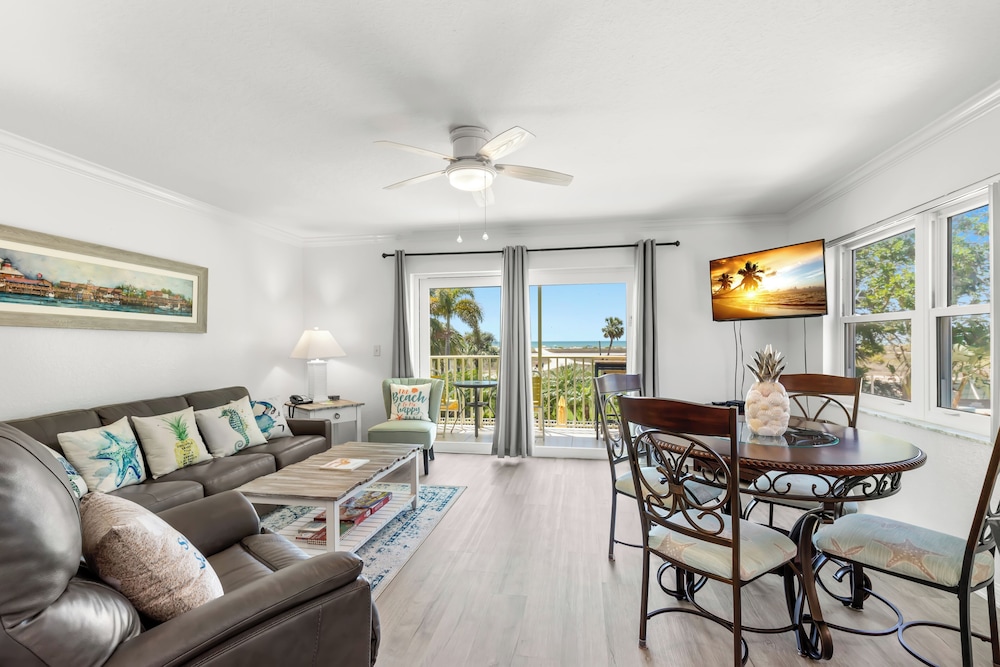 Premium Condo, 2 Bedrooms, Balcony, Beachfront (Gulf Front) photo 1