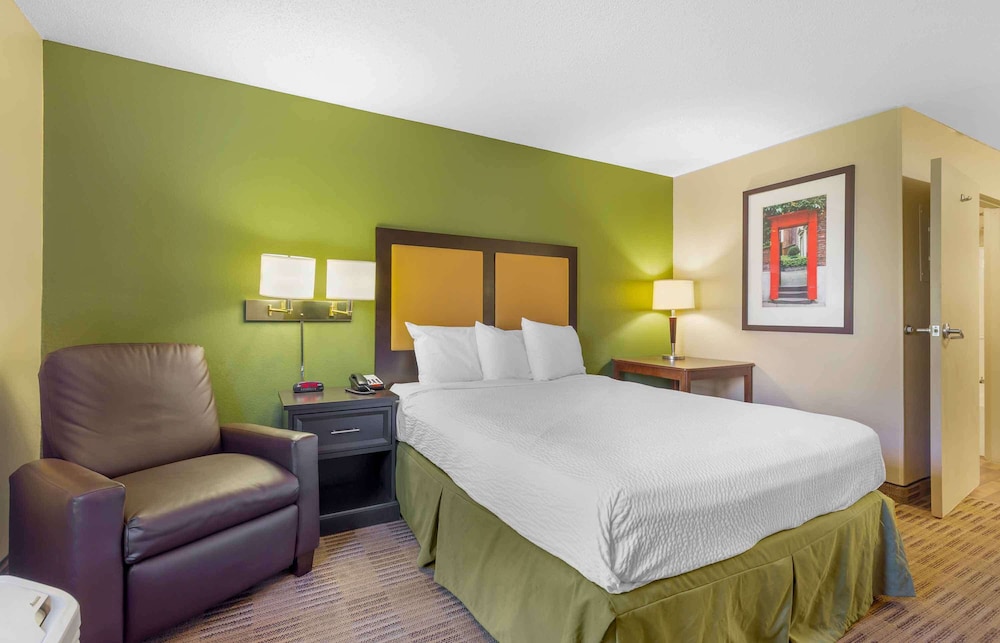 Studio, 1 Queen Bed, Non Smoking - Photo 1