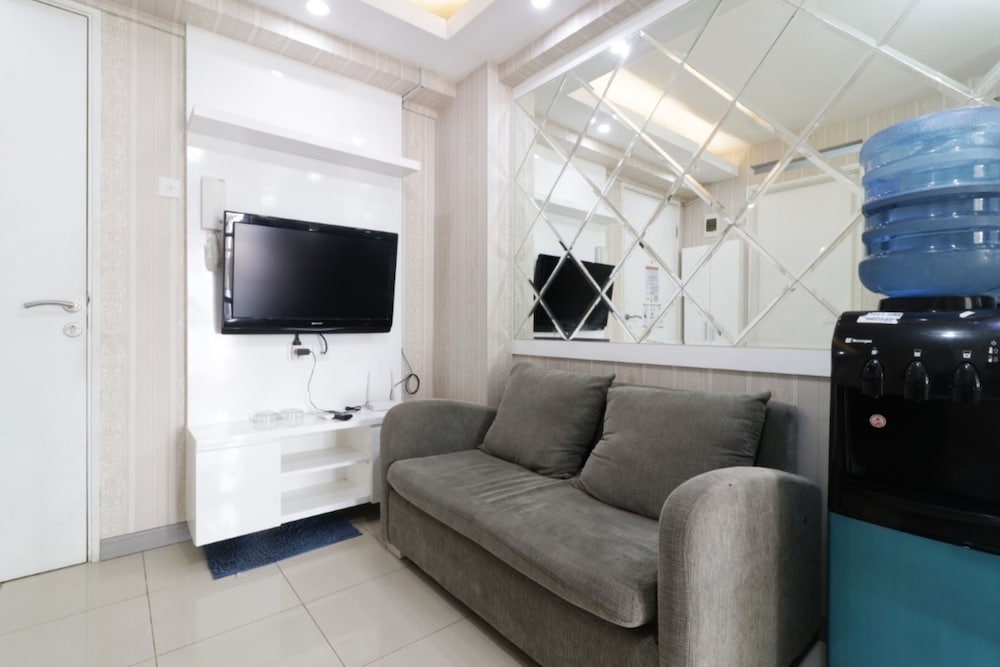 2 Bedrooms - Photo 2