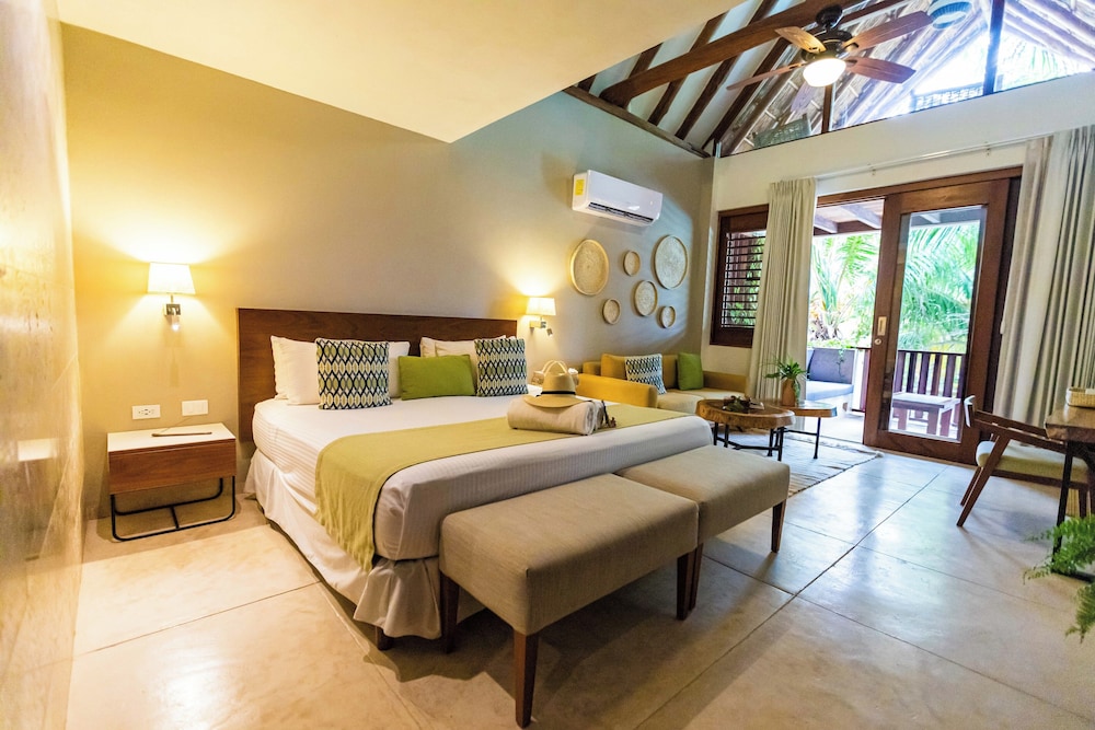 Junior Room, Balcony, Partial Ocean View