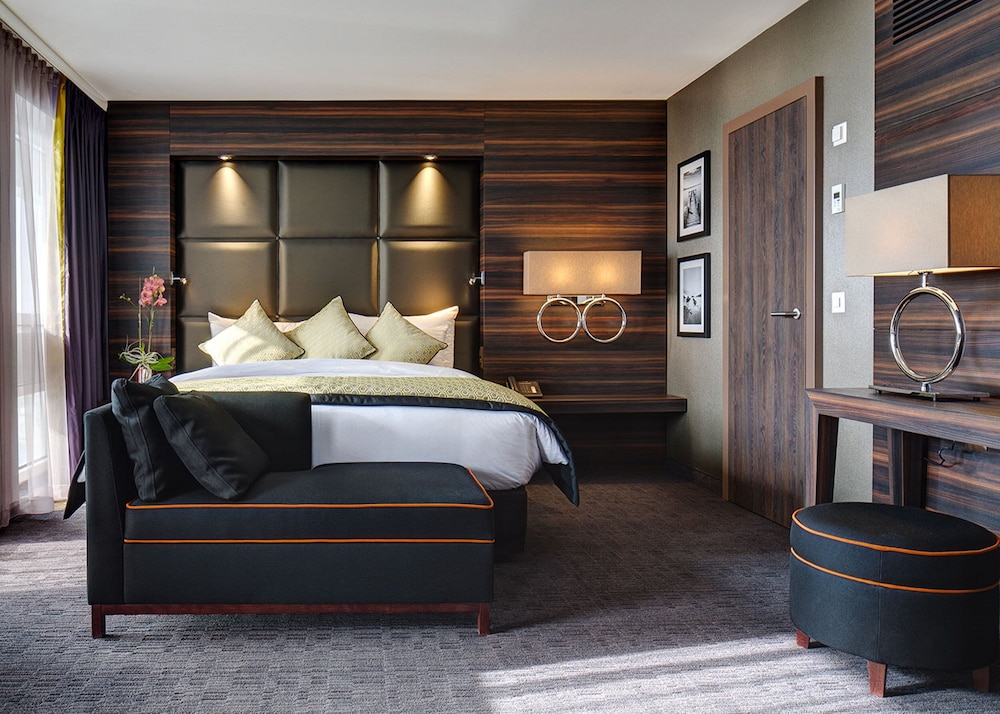 Superior Suite, City View - Photo 2