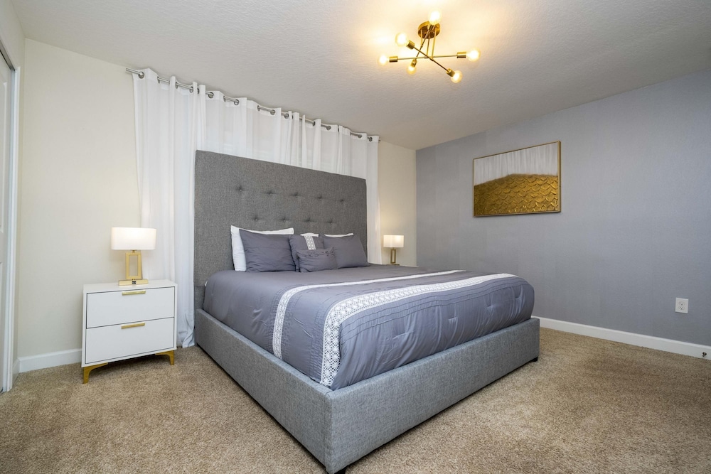 Beautiful 4BR 3BA Home w Pool at Storey Lake, Foto 23