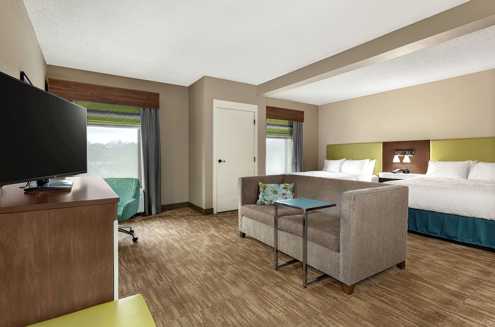 Room, 2 Queen Beds, Accessible, Bathtub - Photo 1