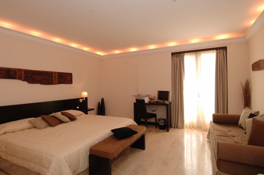 Deluxe Double or Twin Room - Photo 1