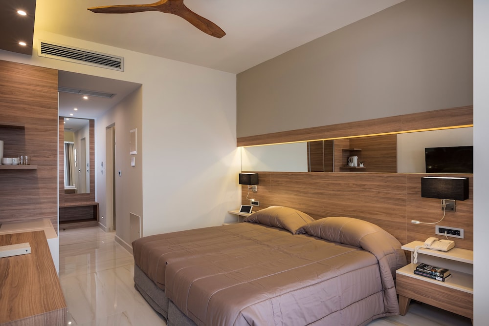 Superior Quadruple Room - Photo 6