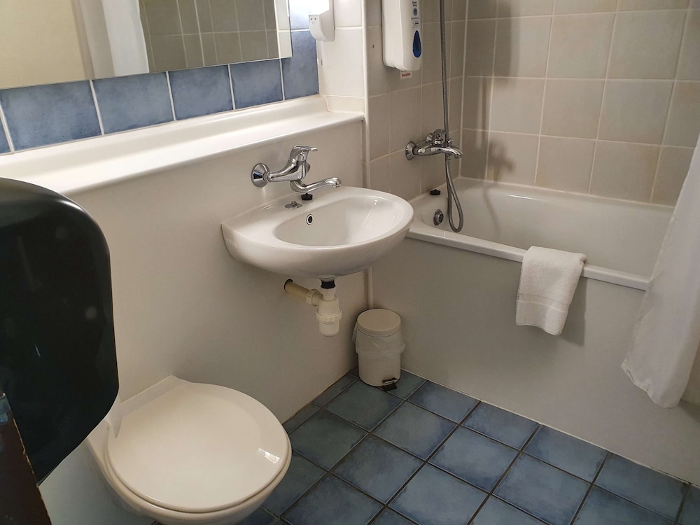 Standard Room, 1 Double Bed - Photo 8