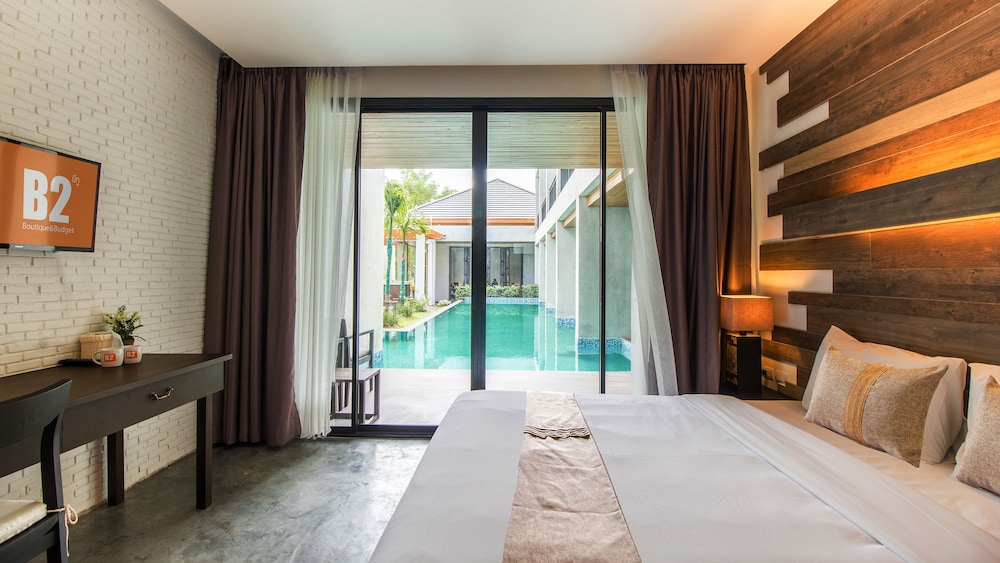 Luxury Premier Pool Access photo 2