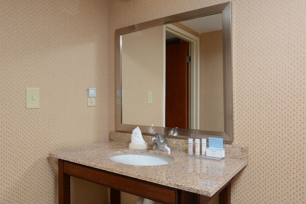 Room, 2 Queen Beds, Accessible (Mobility & Hearing, Roll-in Shower) - Photo 5