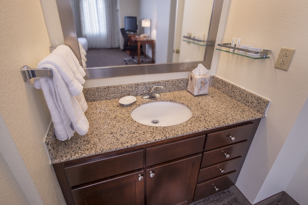 Suite, 2 Bedrooms - Photo 6