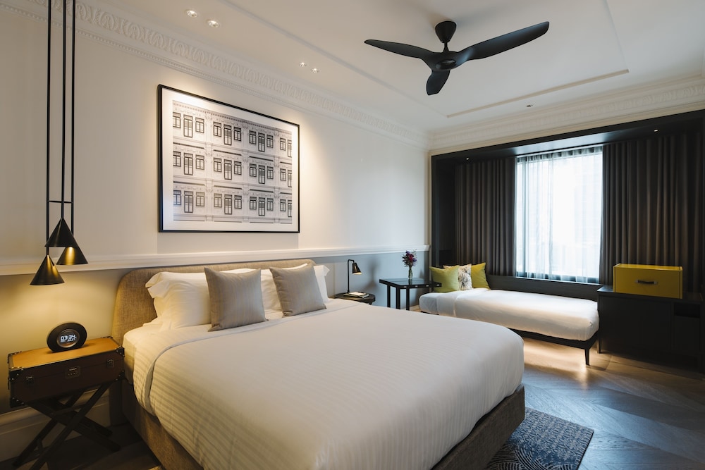 Premier Triple Room 1 King +1 Sofa bed photo 1