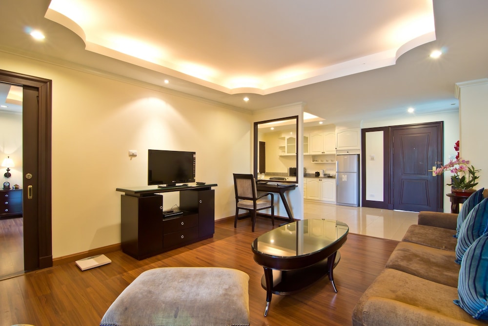 Suite, 1 Bedroom - Photo 11