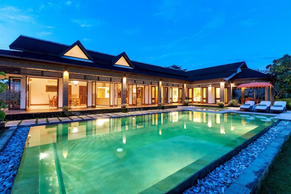 Villa, Smoking photo 3