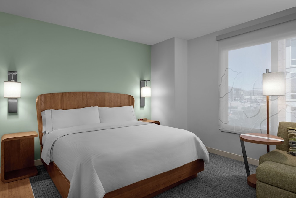 Basic Single Room, 1 King Bed (Hearing Accessible) - Photo 1