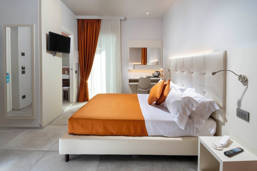 Superior Room, 1 King Bed with Sofa bed, Balcony, Courtyard View