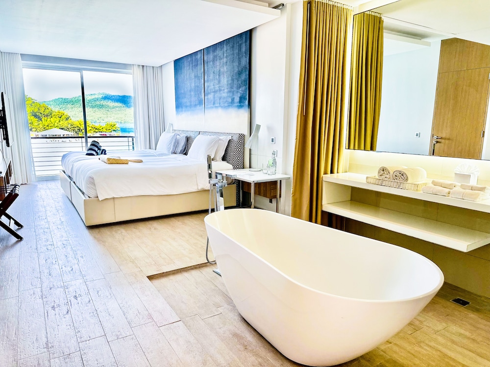 Deluxe Room, Sea View - Photo 6