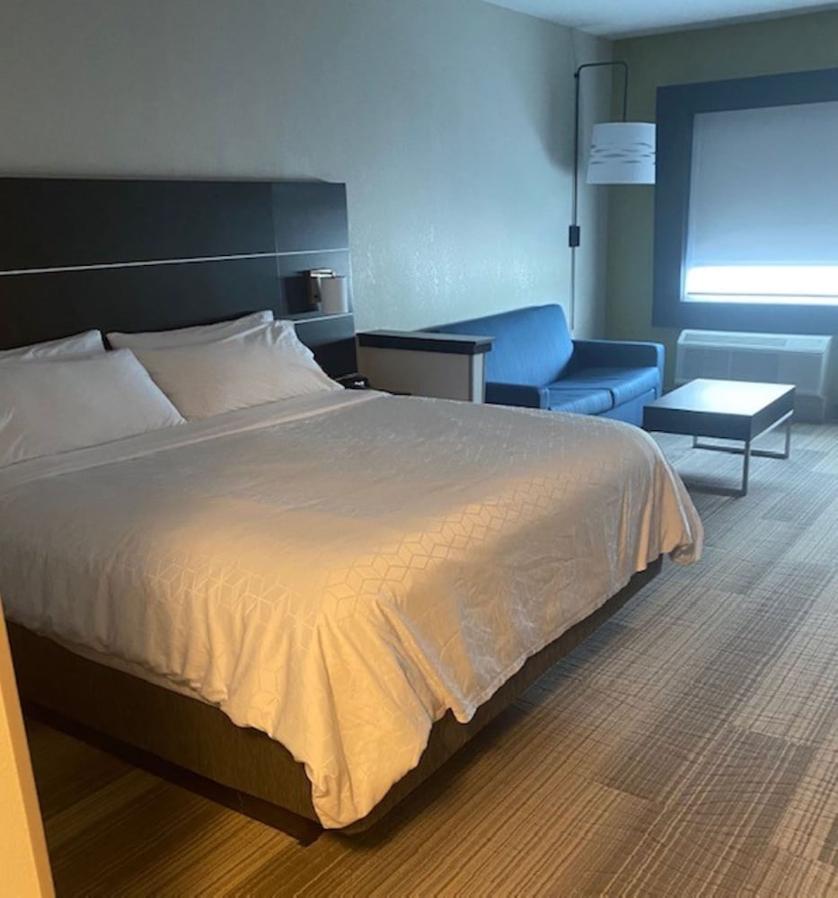 Suite, 1 King Bed (Additional Living Area) - Photo 2