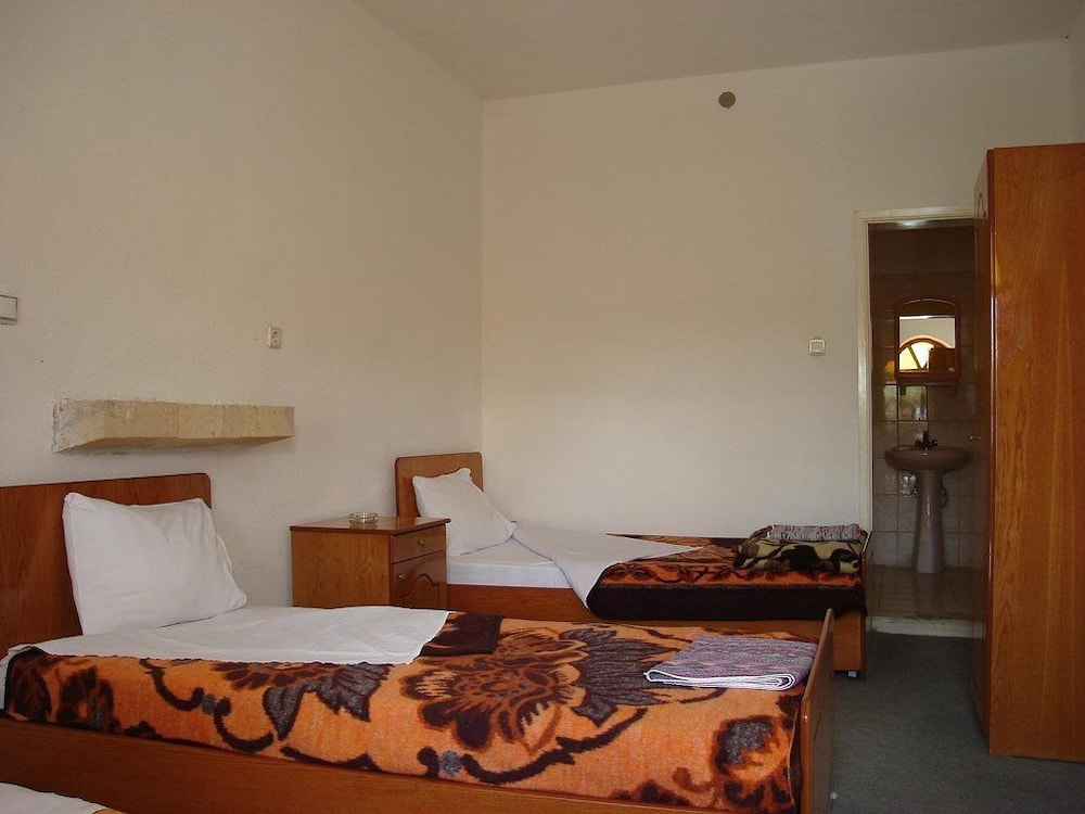 Triple Room - Photo 8